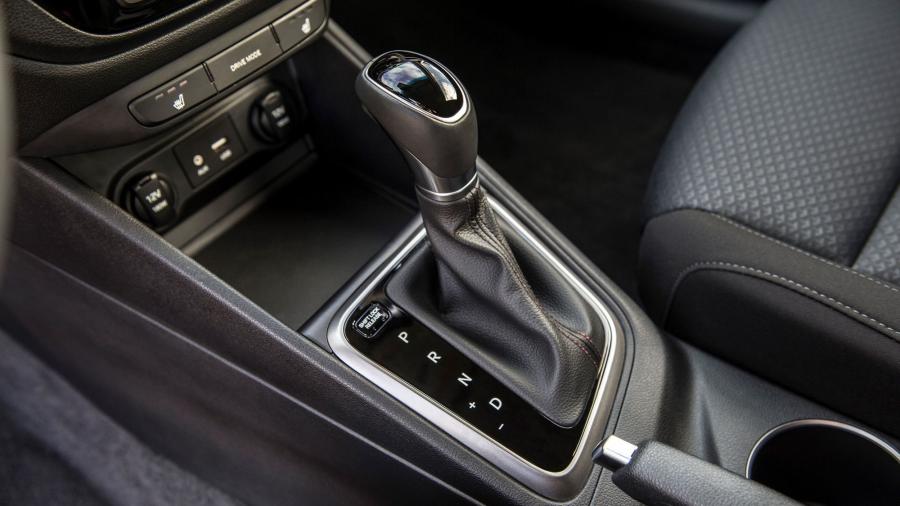 Детали интерьера Hyundai Accent 2017 года  (NA) (фото 32 из 63)